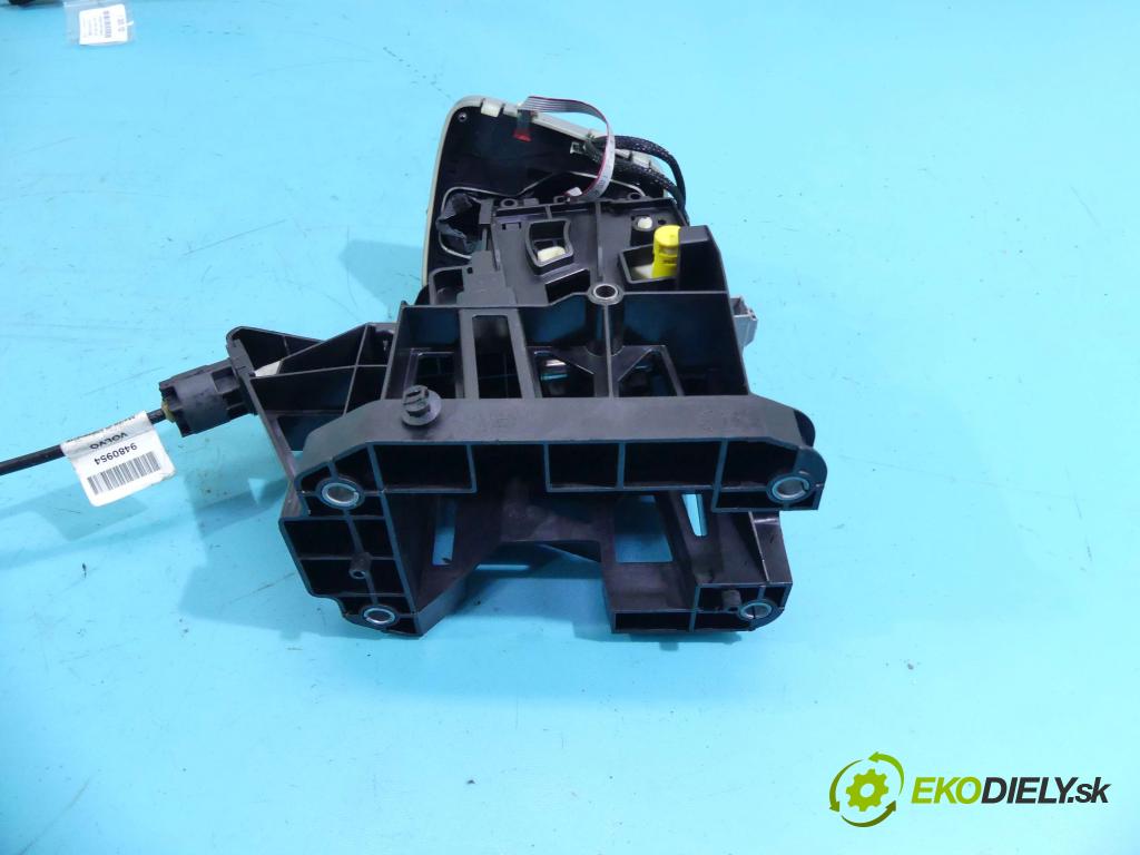 Volvo XC90 I 2002-2014 2.4 D5 163 HP automatic 120 kW 2401 cm3 5- Páka: Změny: stupeň,rýchlosť P08689424 (Rýchlostné páky / kulisy)