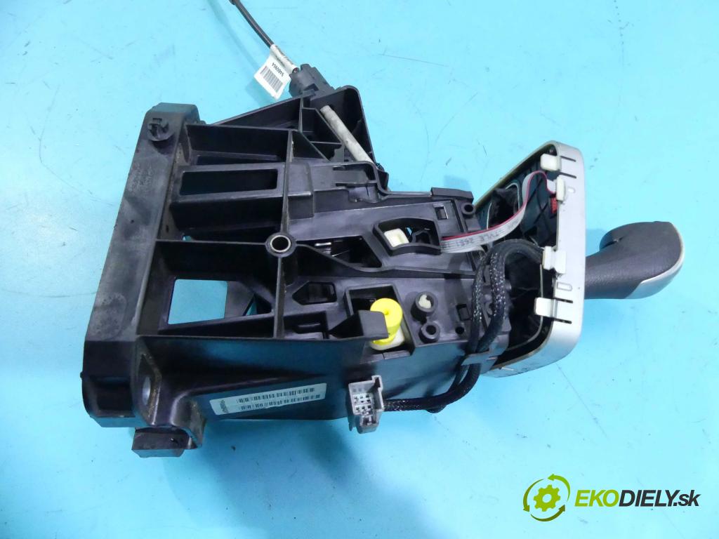 Volvo XC90 I 2002-2014 2.4 D5 163 HP automatic 120 kW 2401 cm3 5- Páka: Změny: stupeň,rýchlosť P08689424 (Rýchlostné páky / kulisy)