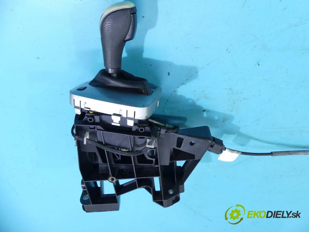 Volvo XC90 I 2002-2014 2.4 D5 163 HP automatic 120 kW 2401 cm3 5- Páka: Změny: stupeň,rýchlosť P08689424 (Rýchlostné páky / kulisy)