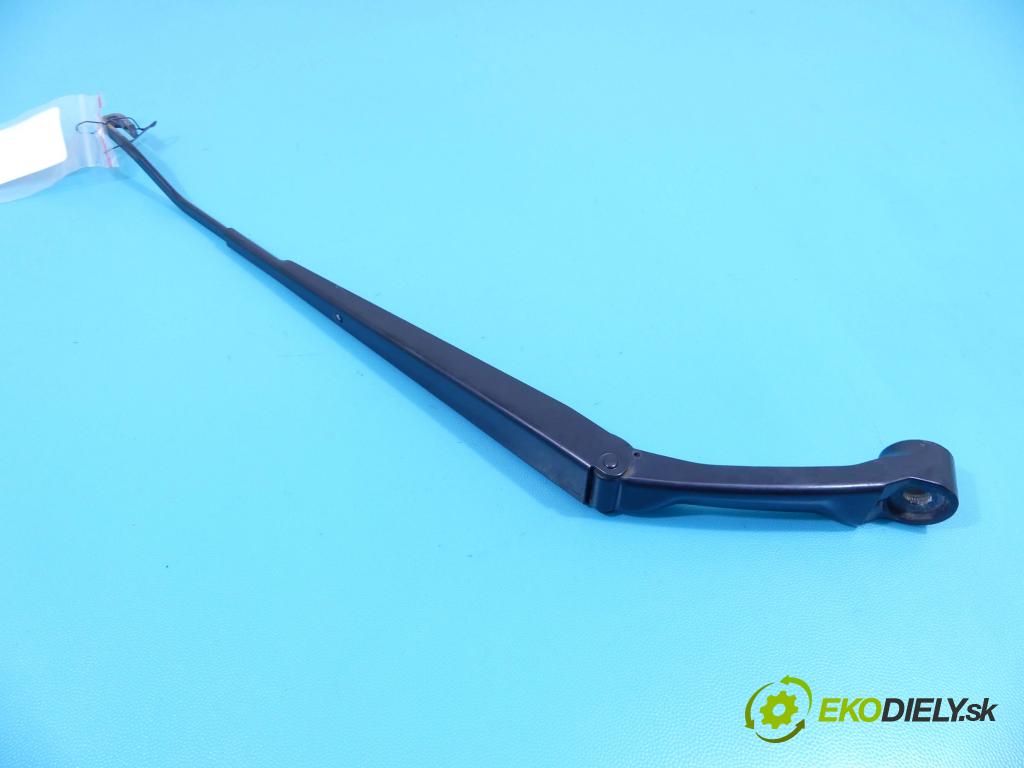 Toyota Land Cruiser J120 2002-2010 3.0 D4D 163 HP automatic 120 kW 2982 cm3 5- rameno stieračov pravé 