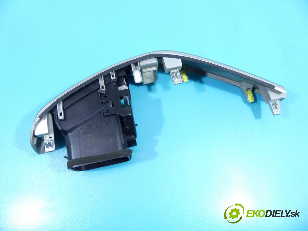 Toyota Land Cruiser J120 2002-2010 3.0 D4D 163 HP automatic 120 kW 2982 cm3 5- Mřížka: kúrenia stredová 55475-0010 (Mriežky kúrenia (fukáre))