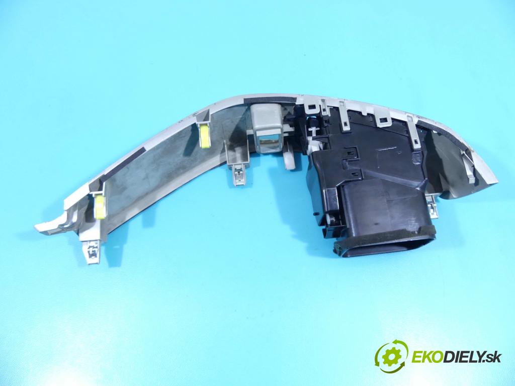 Toyota Land Cruiser J120 2002-2010 3.0 D4D 163 HP automatic 120 kW 2982 cm3 5- Mřížka: kúrenia stredová 55475-0010 (Mriežky kúrenia (fukáre))