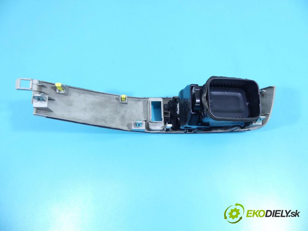 Toyota Land Cruiser J120 2002-2010 3.0 D4D 163 HP automatic 120 kW 2982 cm3 5- Mřížka: kúrenia stredová 55475-0010 (Mriežky kúrenia (fukáre))