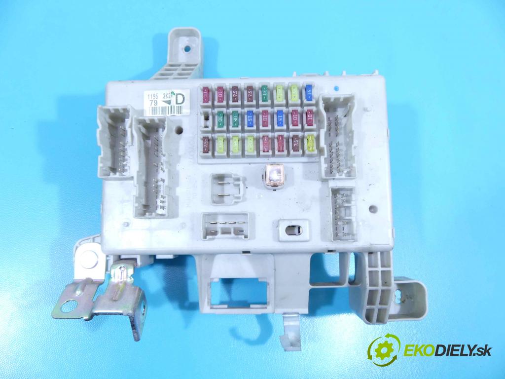 Toyota Land Cruiser J120 2002-2010 3.0 D4D 163 hp automatic 120 kW 2982 cm3 5- skříňka pojistková 81980-50030 (Pojistkové skříňky)