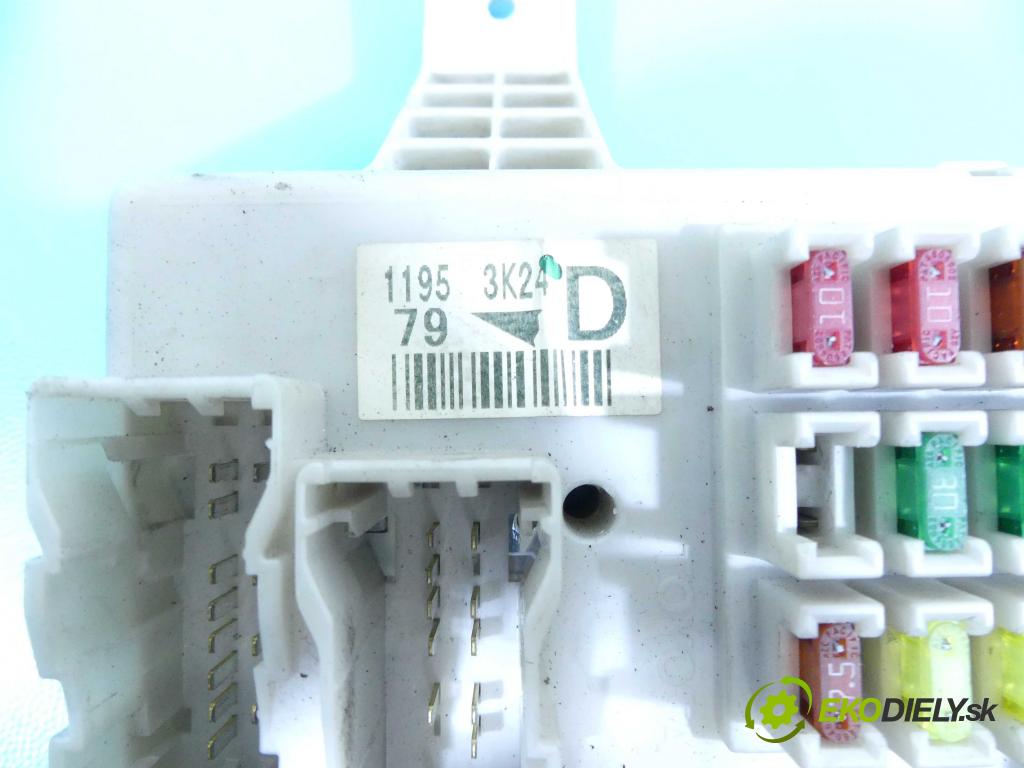 Toyota Land Cruiser J120 2002-2010 3.0 D4D 163 hp automatic 120 kW 2982 cm3 5- skříňka pojistková 81980-50030 (Pojistkové skříňky)