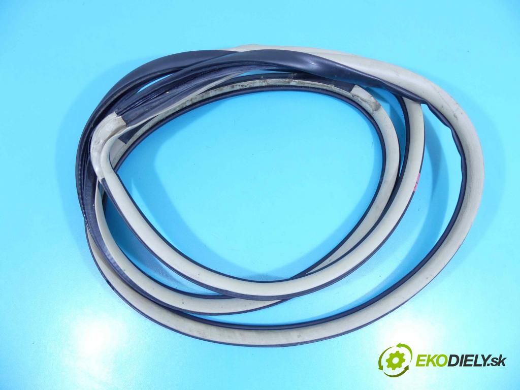 Toyota Land Cruiser J120 2002-2010 3.0 D4D 163 hp automatic 120 kW 2982 cm3 5- Těsnění: dveře zadní pravé  (Ostatní)