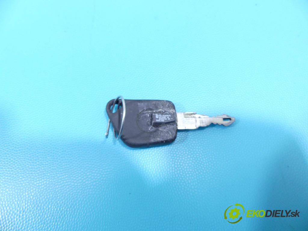 Peugeot 106 1.0 45KM manual 33 kW 954 cm3 5- Spínačka  (Spínacie skrinky a kľúče)