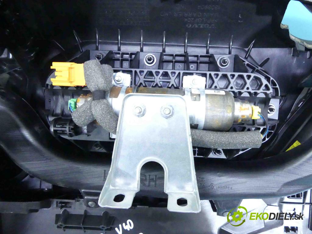 Volvo V40 II 2012-2019 1.6 D2 114 HP manual 84 kW 1560 cm3 5- kokpit,pristrojová doska rozdeľovacia P31291367
