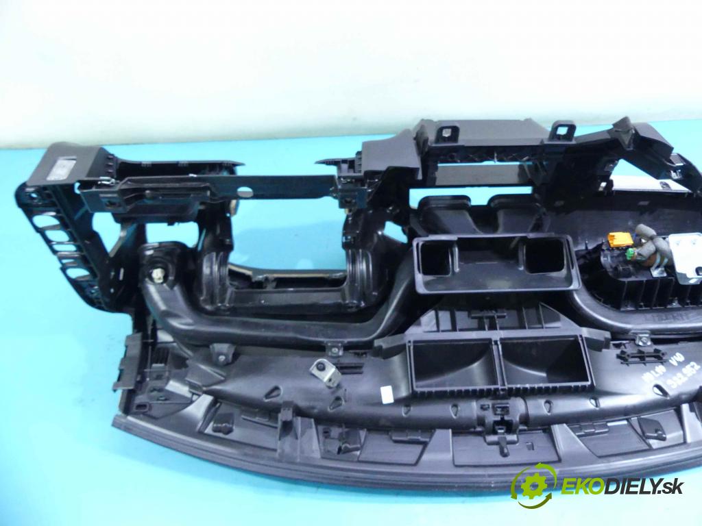 Volvo V40 II 2012-2019 1.6 D2 114 HP manual 84 kW 1560 cm3 5- kokpit,pristrojová doska rozdeľovacia P31291367