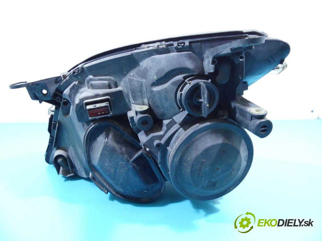 Opel Vectra C 2002-2008 1.9 cdti 150 HP manual 110 kW 1910 cm3 5- Reflektor: pravý  (Pravé)