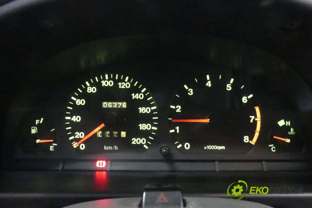 Suzuki Swift Mk5 1989-2004 1.0 53KM manual 39 kW 993 cm3 5- prístrojovka/ budíky  (Prístrojové dosky, displeje)