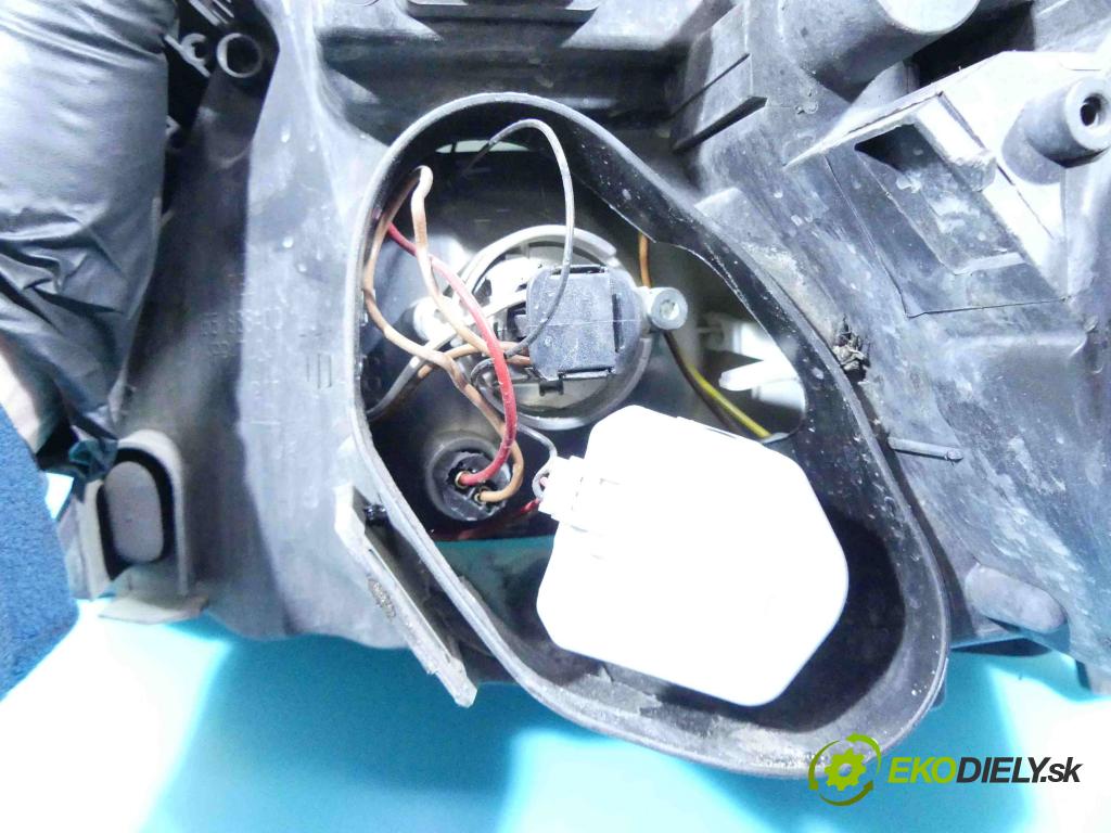 Opel Vectra C 2002-2008 2.0 dti 101 HP manual 74 kW 1995 cm3 4- Reflektor: pravý  (Pravé)