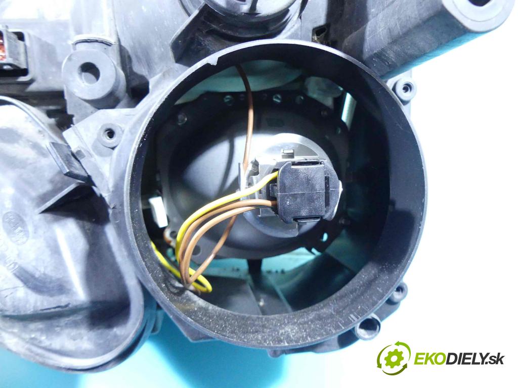 Opel Vectra C 2002-2008 2.0 dti 101 HP manual 74 kW 1995 cm3 4- Reflektor: pravý  (Pravé)