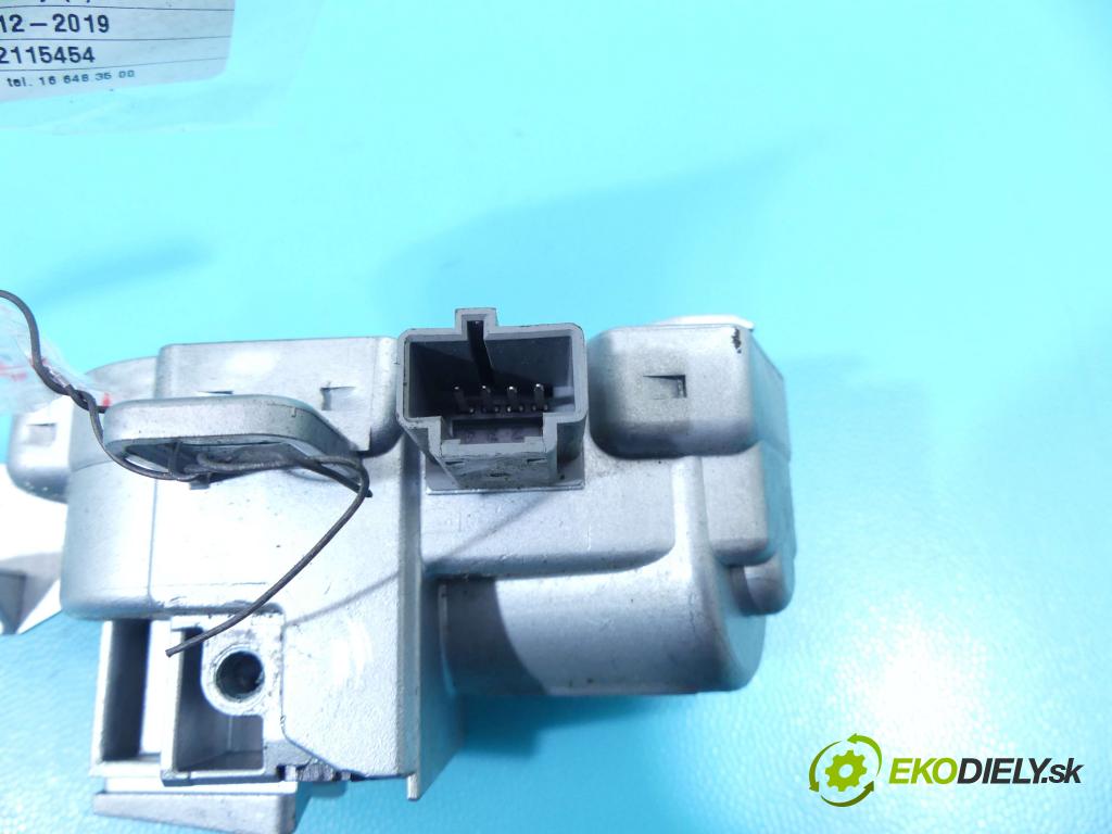 Volvo V40 II 2012-2019 1.6 D2 114 HP manual 84 kW 1560 cm3 5- Blokáda: řízení: P31340956 (Ostatné)