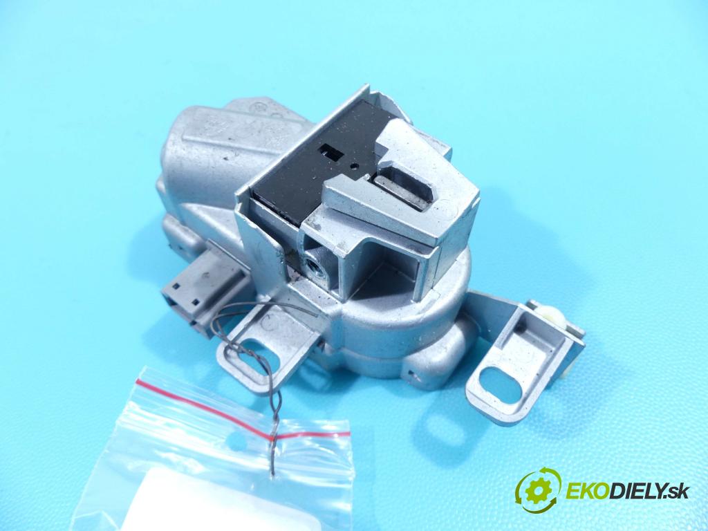 Volvo V40 II 2012-2019 1.6 D2 114 HP manual 84 kW 1560 cm3 5- Blokáda: řízení: P31340956 (Ostatné)