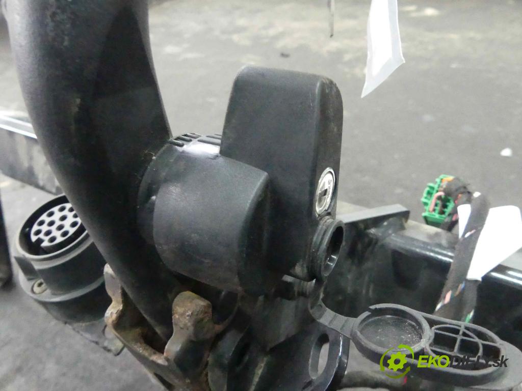 Volvo V40 II 2012-2019 1.6 D2 114 hp manual 84 kW 1560 cm3 5- oko tažné 30756548