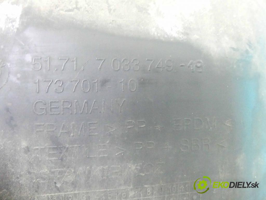 Volvo V40 II 2012-2019 1.6 D2 114 HP manual 84 kW 1560 cm3 5- operadlo 01302313 (Lakťové opierky)