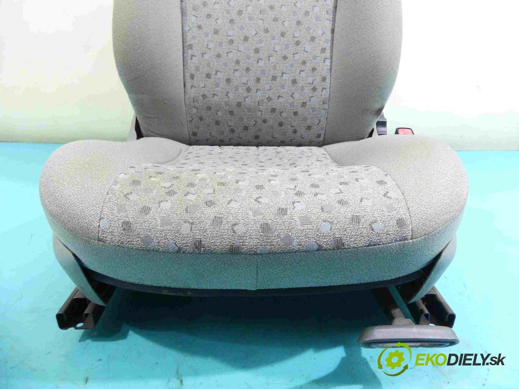 Lada Kalina 2004-2009 1.6 8V 82 HP manual 60 kW 1596 cm3 4- Sedačka pravý  (Sedačky, sedadlá)