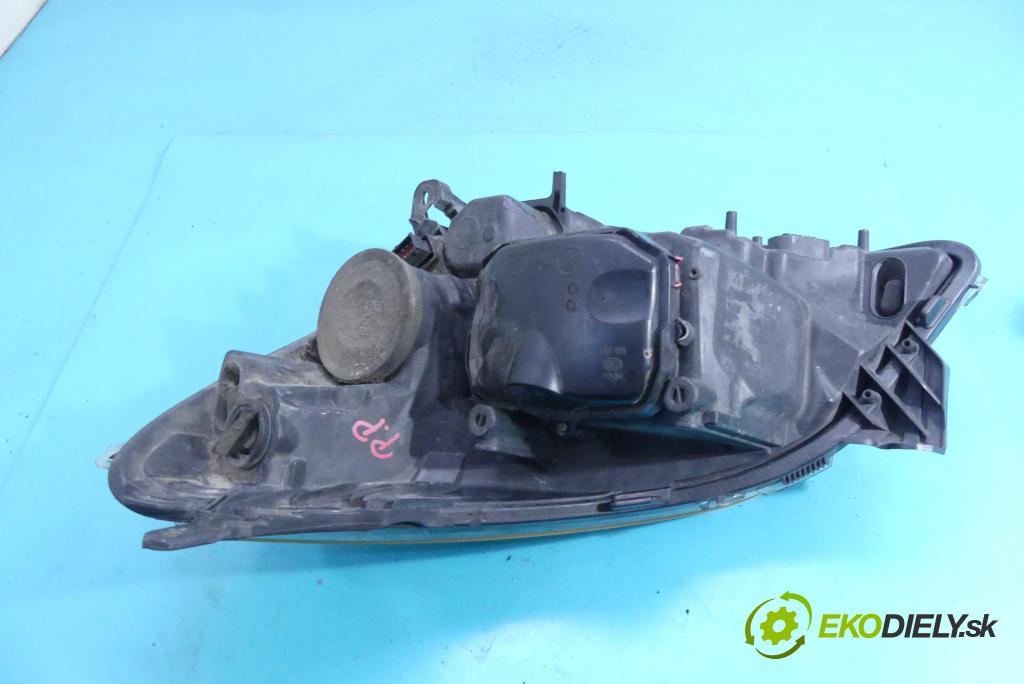 Opel Astra III 2004-2014 1.6 16V 105 HP manual 77 kW 1598 cm3 5- Reflektor: pravý  (Pravé)