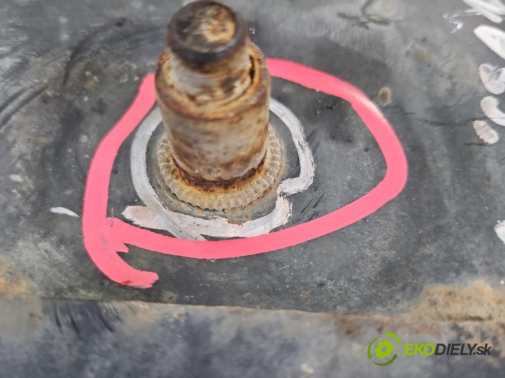 Nissan Note I 2006-2012 1.5 dci 86 HP manual 63 kW 1461 cm3 5- výstuha motora