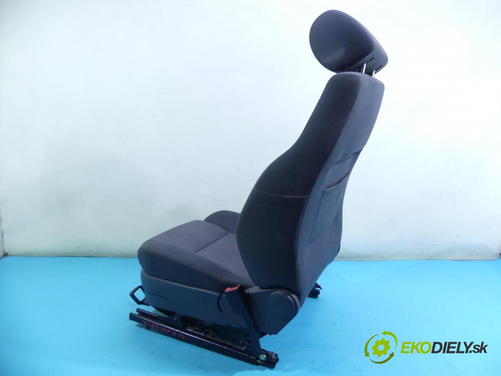 Vw Polo IV 9N 2001-2009 1.2 12V 64 HP manual 47 kW 1198 cm3 5- Sedačka pravý  (Sedačky, sedadlá)