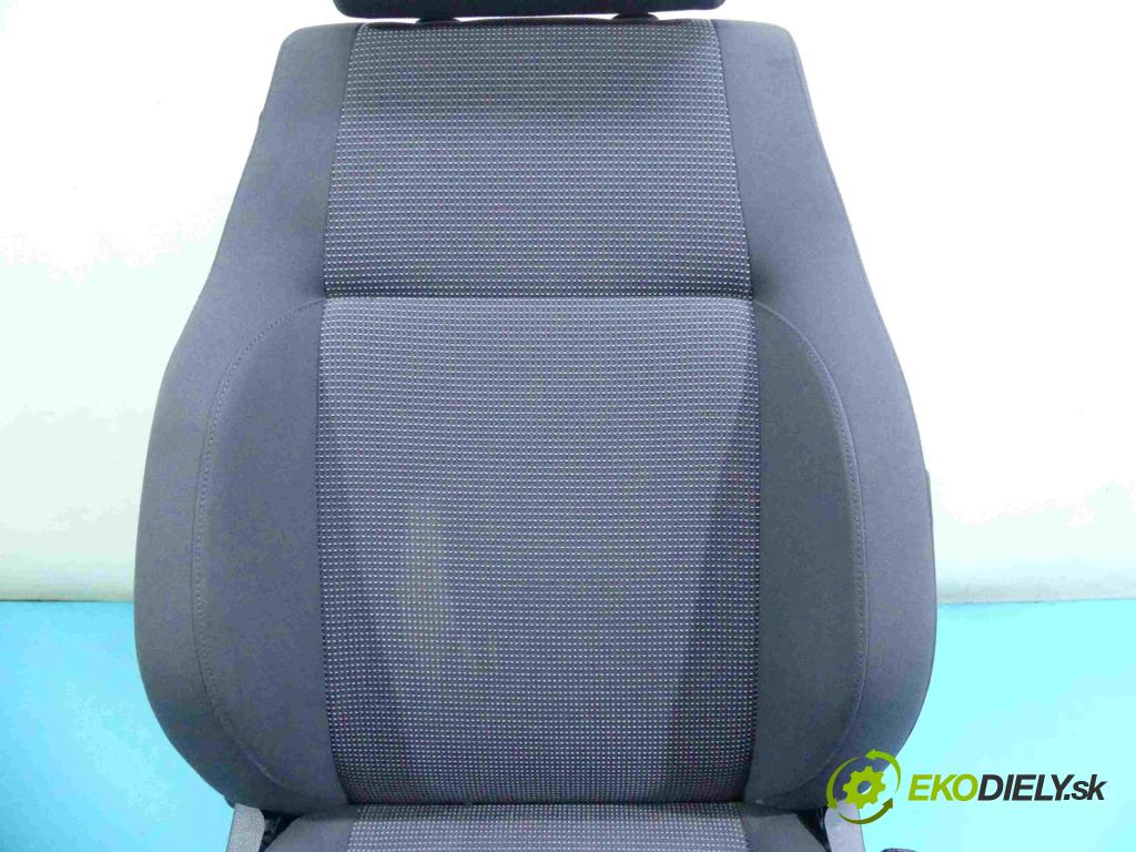 Vw Polo IV 9N 2001-2009 1.2 12V 64 HP manual 47 kW 1198 cm3 5- Sedačka pravý  (Sedačky, sedadlá)