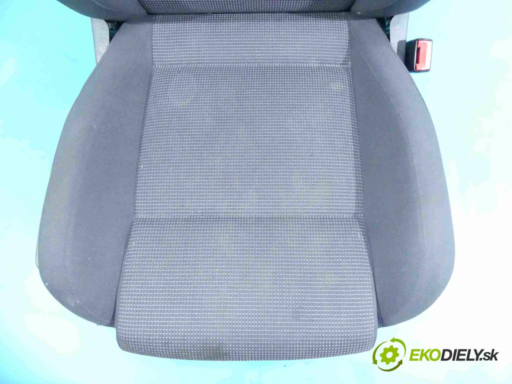 Vw Polo IV 9N 2001-2009 1.2 12V 64 HP manual 47 kW 1198 cm3 5- Sedačka pravý  (Sedačky, sedadlá)