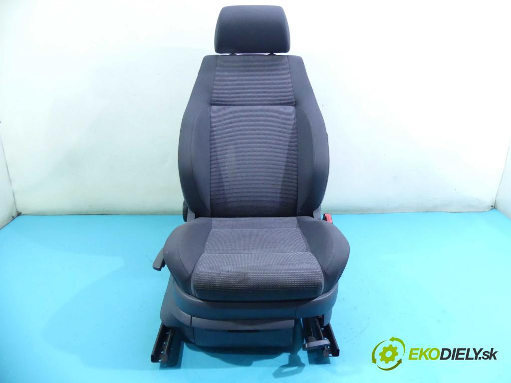Vw Polo IV 9N 2001-2009 1.2 12V 64 HP manual 47 kW 1198 cm3 5- Sedačka pravý  (Sedačky, sedadlá)