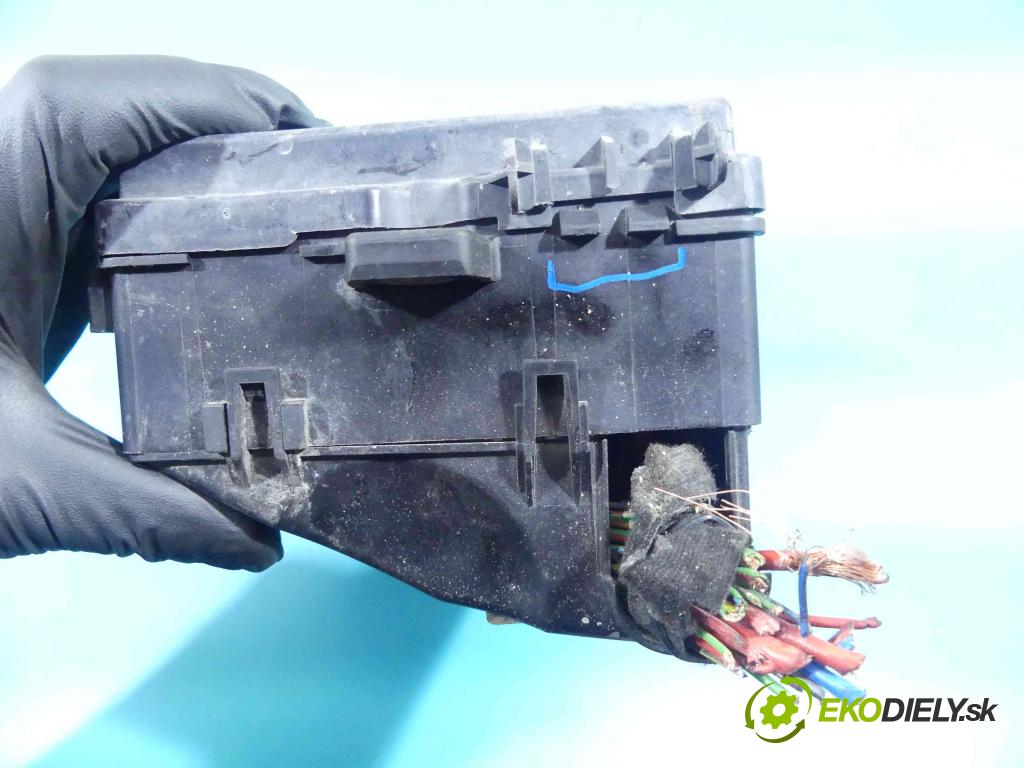 Ford C-Max I 2003-2010 2.0 tdci 136hp manual 100 kW 1995 cm3 5- skříňka pojistková 5M5T14K733 (Pojistkové skříňky)