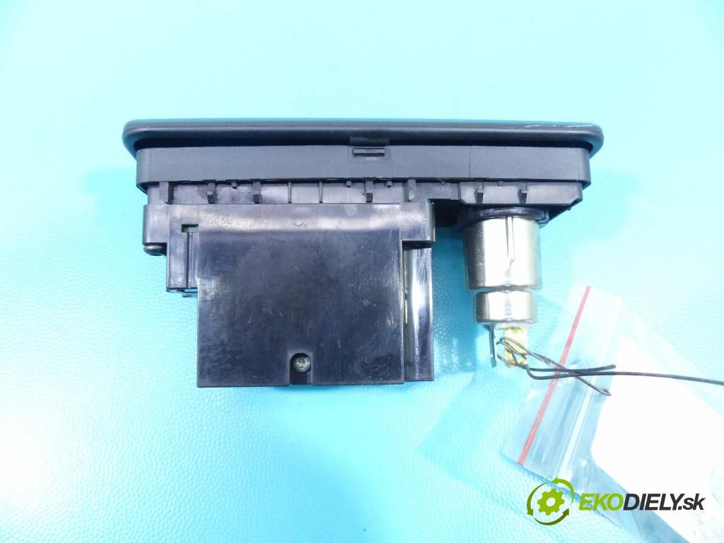 Land rover Range Rover sport I L320 3.0 D V6 245KM automatic 180 kW 2993 cm3 5- zásuvka zapalovače 903916000016