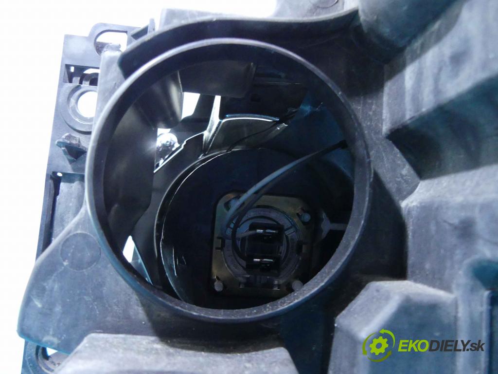 Land rover Range Rover sport I L320 3.0 D V6 245KM automatic 180 kW 2993 cm3 5- Reflektor: pravý AH32-13W029-HC (Pravé)