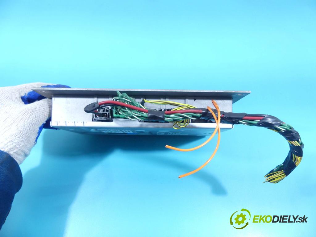 Land rover Range Rover sport I L320 3.0 D V6 245KM automatic 180 kW 2993 cm3 5- Zesilovač: 8H32-19C164-AA (Zosilňovače)