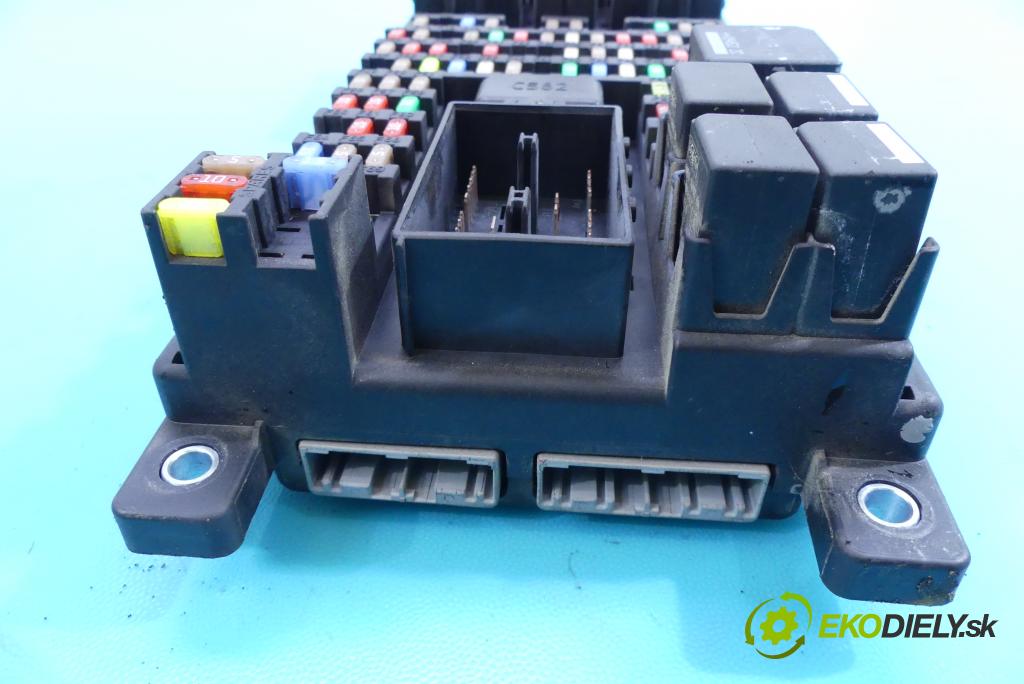 Land rover Range Rover sport I L320 3.0 D V6 245KM automatic 180 kW 2993 cm3 5- skříňka pojistková AH22-14F041-BF (Pojistkové skříňky)