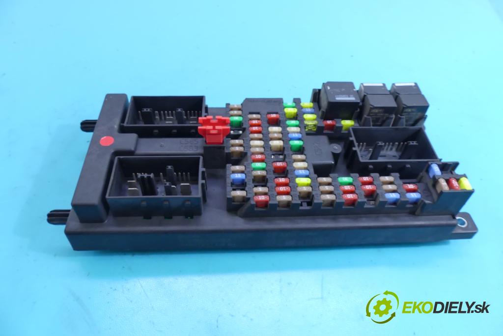 Land rover Range Rover sport I L320 3.0 D V6 245KM automatic 180 kW 2993 cm3 5- skříňka pojistková AH22-14F041-BF (Pojistkové skříňky)