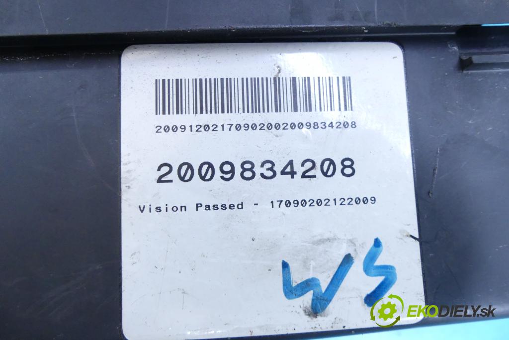 Land rover Range Rover sport I L320 3.0 D V6 245KM automatic 180 kW 2993 cm3 5- skříňka pojistková AH32-14290-GB (Pojistkové skříňky)