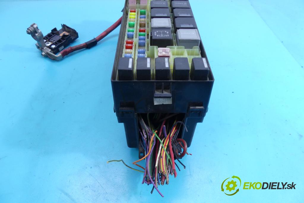 Land rover Range Rover sport I L320 3.0 D V6 245KM automatic 180 kW 2993 cm3 5- skříňka pojistková AH32-14290-GB (Pojistkové skříňky)