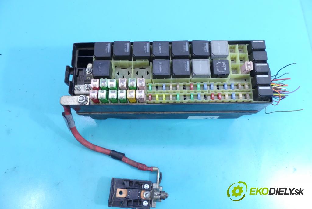 Land rover Range Rover sport I L320 3.0 D V6 245KM automatic 180 kW 2993 cm3 5- skříňka pojistková AH32-14290-GB (Pojistkové skříňky)