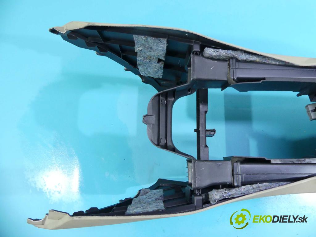 Land rover Range Rover sport I L320 3.0 D V6 245KM automatic 180 kW 2993 cm3 5- operadlo AH32-045A36-A (Lakťové opierky)