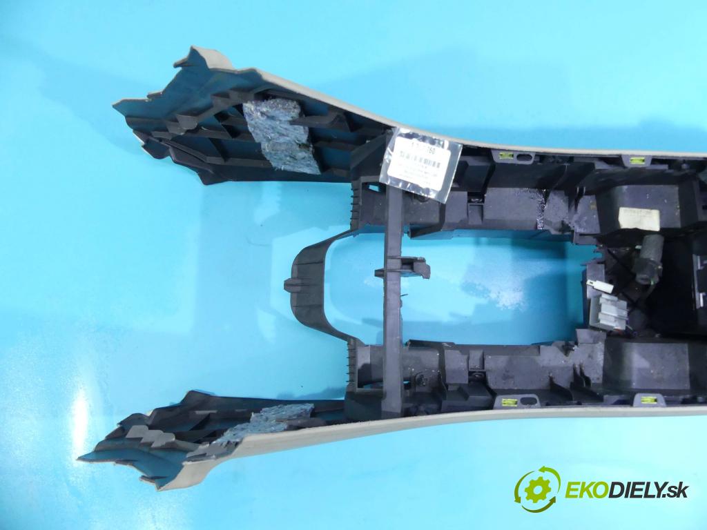 Land rover Range Rover sport I L320 3.0 D V6 245KM automatic 180 kW 2993 cm3 5- operadlo AH32-045A36-A (Lakťové opierky)