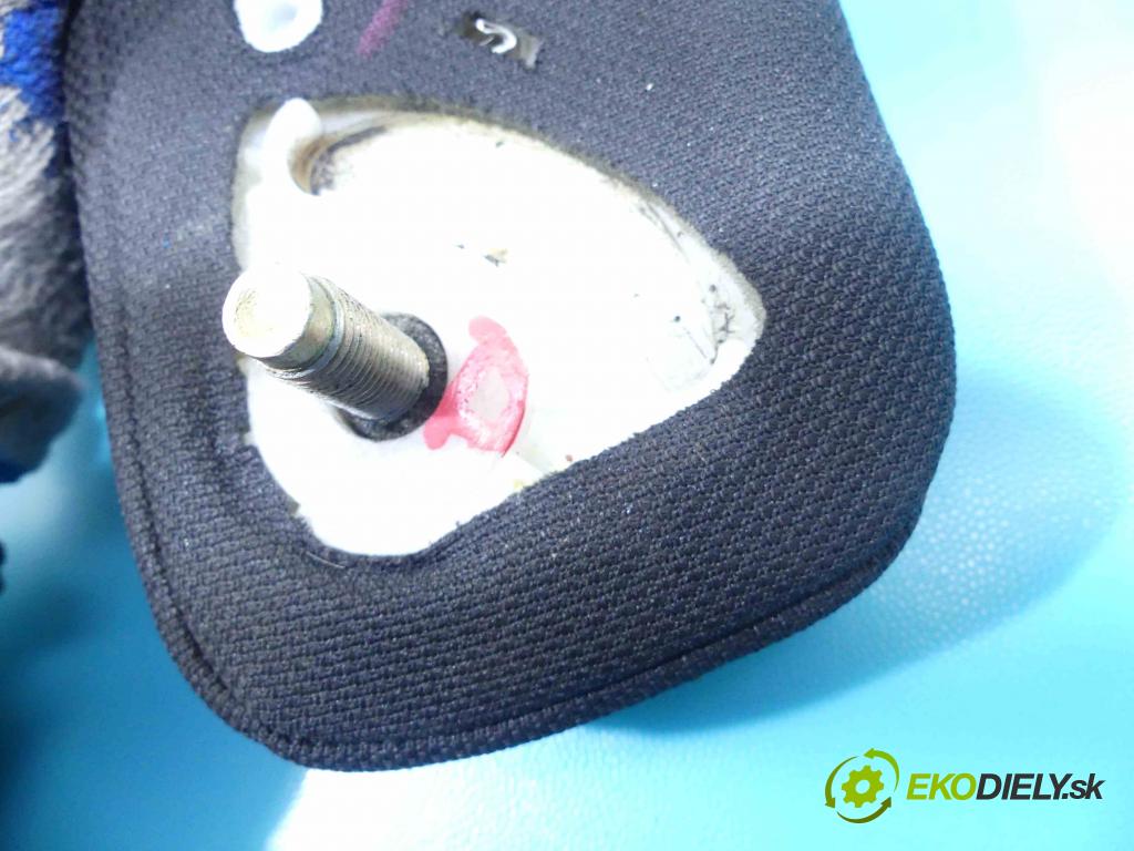 Toyota Corolla Verso II 2004-2009 2.0 D4D 116 HP manual 85 kW 1995 cm3 5- operadlo  (Lakťové opierky)