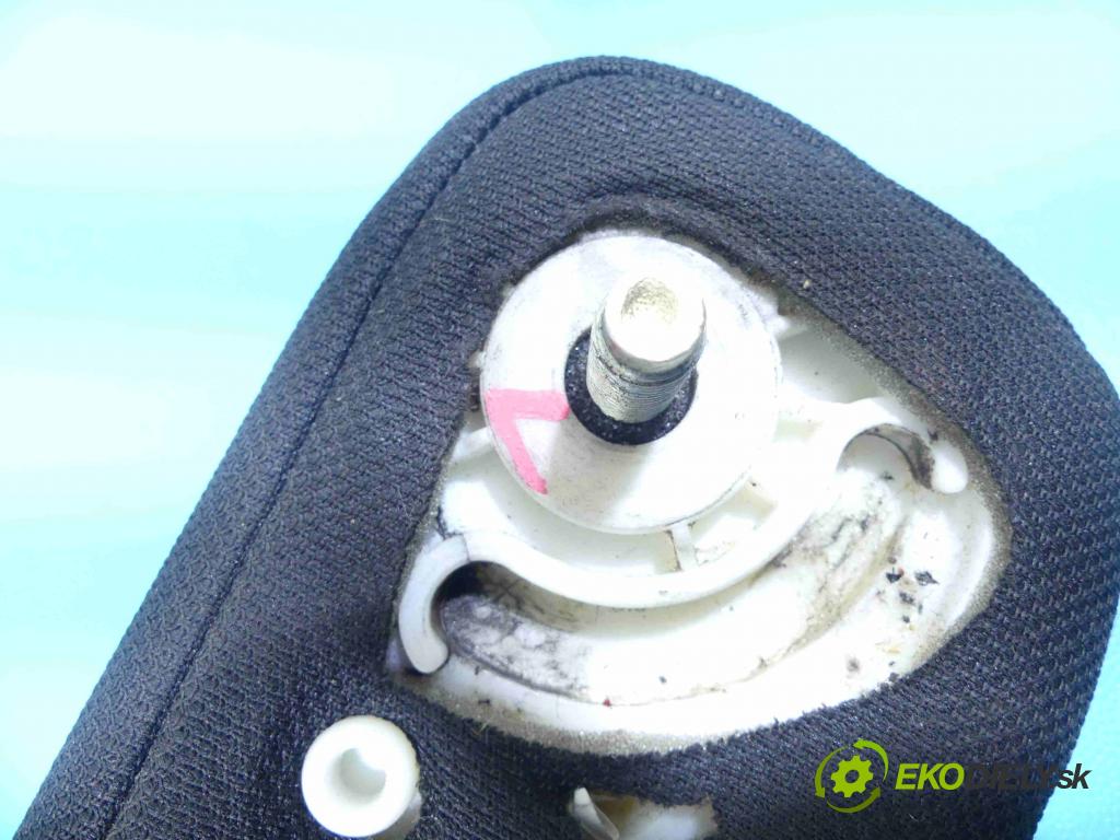 Toyota Corolla Verso II 2004-2009 2.0 D4D 116 HP manual 85 kW 1995 cm3 5- operadlo  (Lakťové opierky)