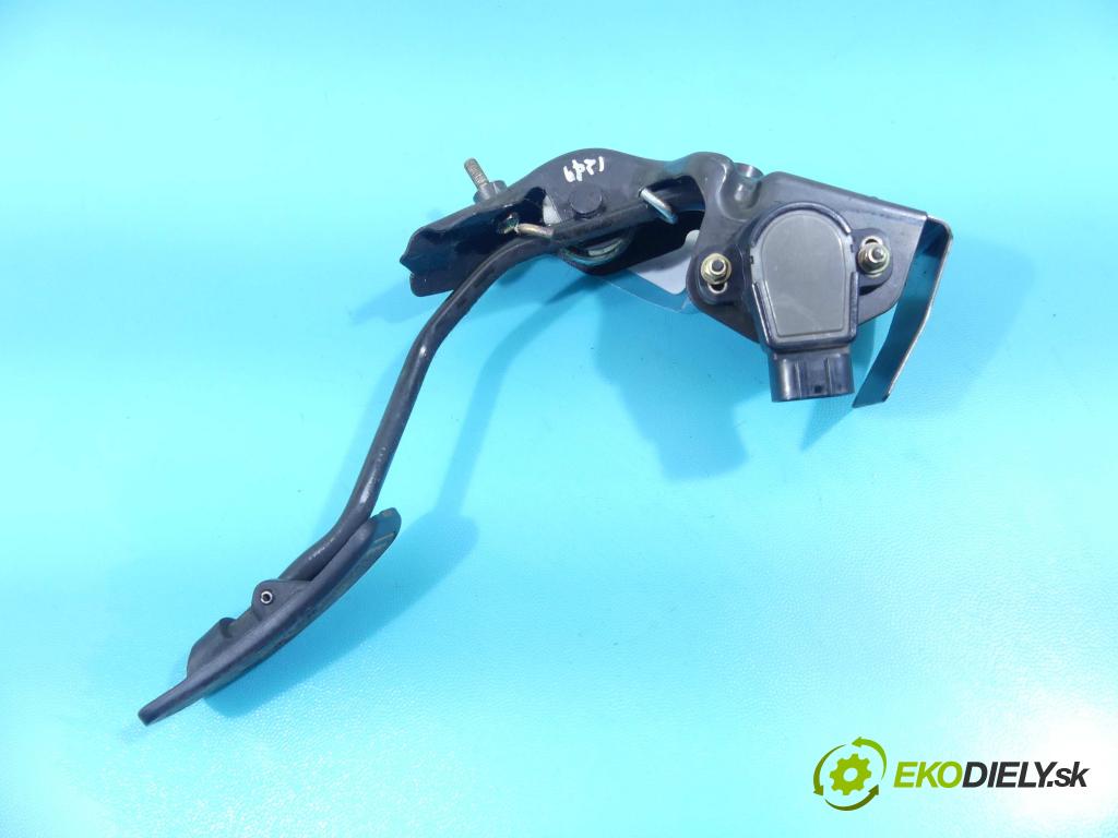 Toyota Corolla Verso II 2004-2009 2.0 D4D 116 HP manual 85 kW 1995 cm3 5- pedále 89281-52021 (Pedále)