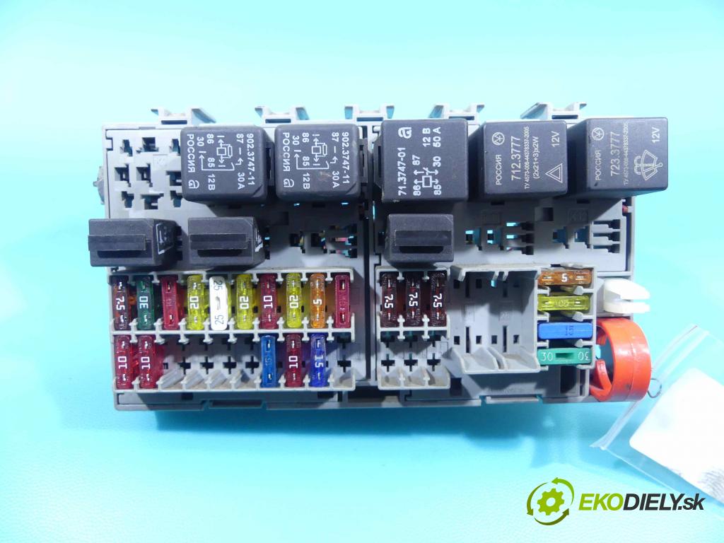 Lada Kalina 2004-2009 1.6 8V 82 hp manual 60 kW 1596 cm3 4- skříňka pojistková  (Pojistkové skříňky)