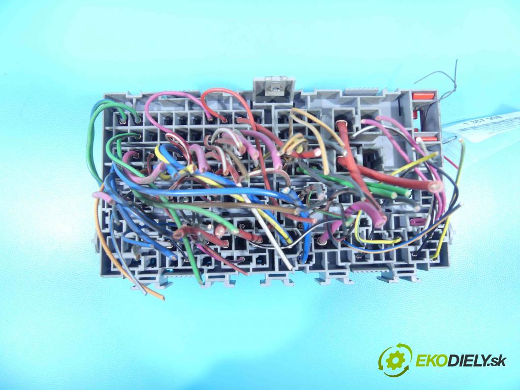 Lada Kalina 2004-2009 1.6 8V 82 hp manual 60 kW 1596 cm3 4- skříňka pojistková  (Pojistkové skříňky)