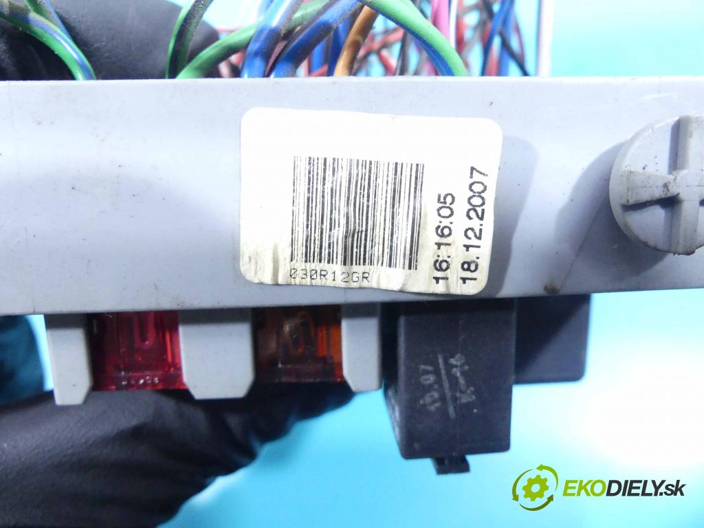 Lada Kalina 2004-2009 1.6 8V 82 hp manual 60 kW 1596 cm3 4- skříňka pojistková  (Pojistkové skříňky)