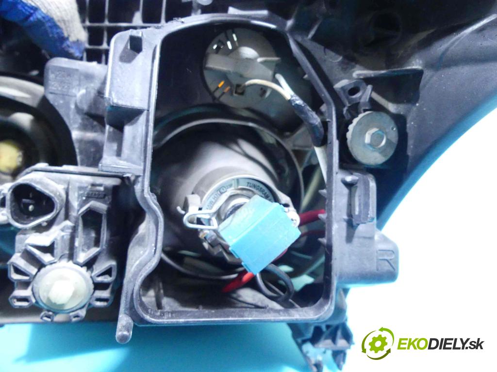 Toyota Avensis II T25 2003-2008 2.0 D4D 116 HP manual 85 kW 1995 cm3 5- Reflektor: pravý  (Pravé)