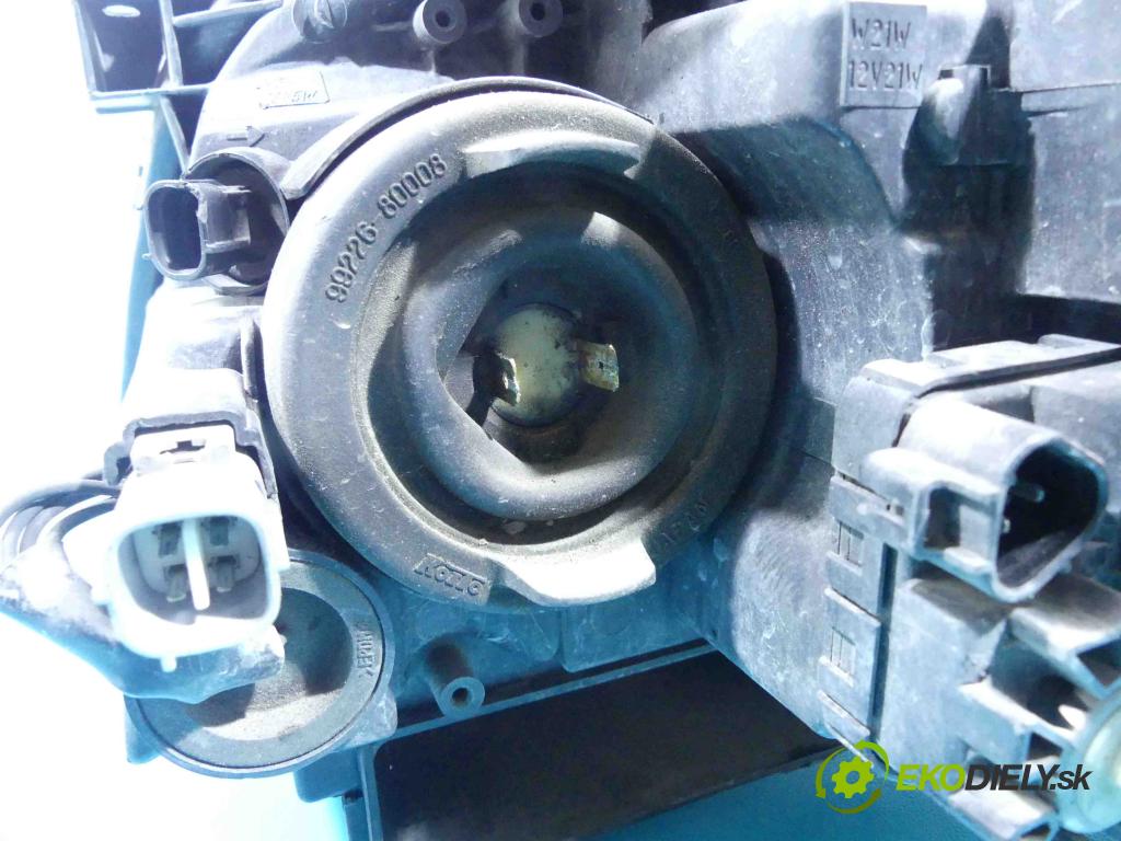 Toyota Avensis II T25 2003-2008 2.0 D4D 116 HP manual 85 kW 1995 cm3 5- Reflektor: pravý  (Pravé)