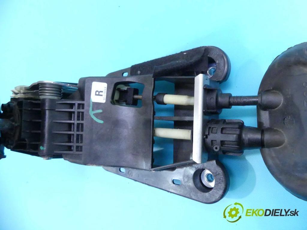 Peugeot 208 I 2012-2019 1.6 hdi 75 HP manual 55 kW 1560 cm3 5- Páka: Změny: stupeň,rýchlosť  (Rýchlostné páky / kulisy)