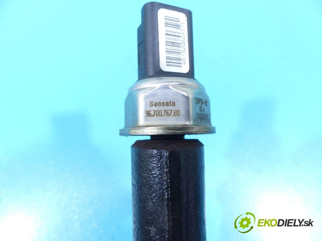 Volvo V40 II 2012-2019 1.6 D2 114 HP manual 84 kW 1560 cm3 5- lišta vstrekovacia 9685297580-02 (Vstrekovacie lišty)