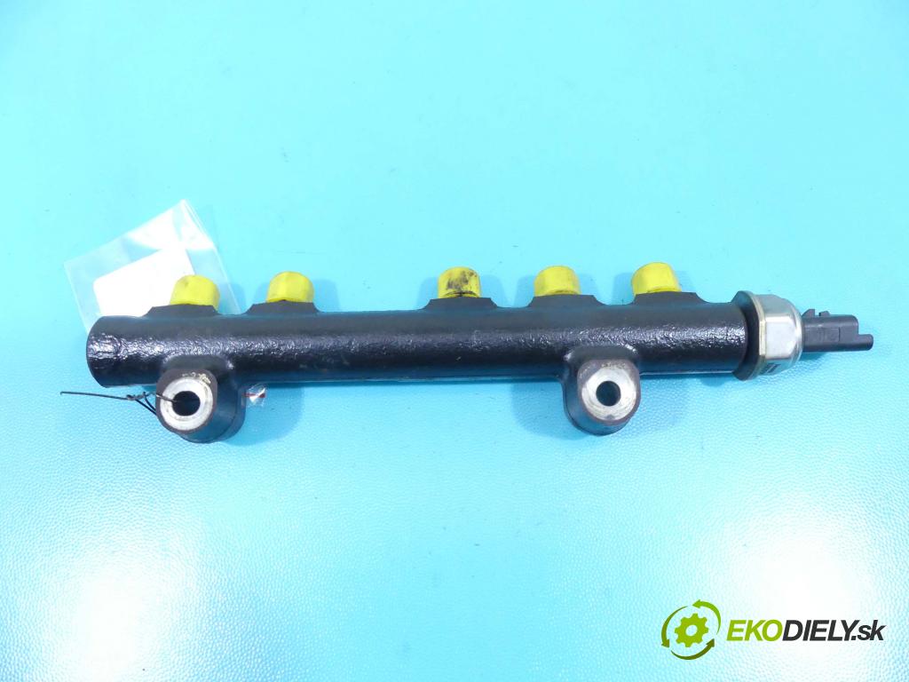 Volvo V40 II 2012-2019 1.6 D2 114 HP manual 84 kW 1560 cm3 5- lišta vstrekovacia 9685297580-02 (Vstrekovacie lišty)